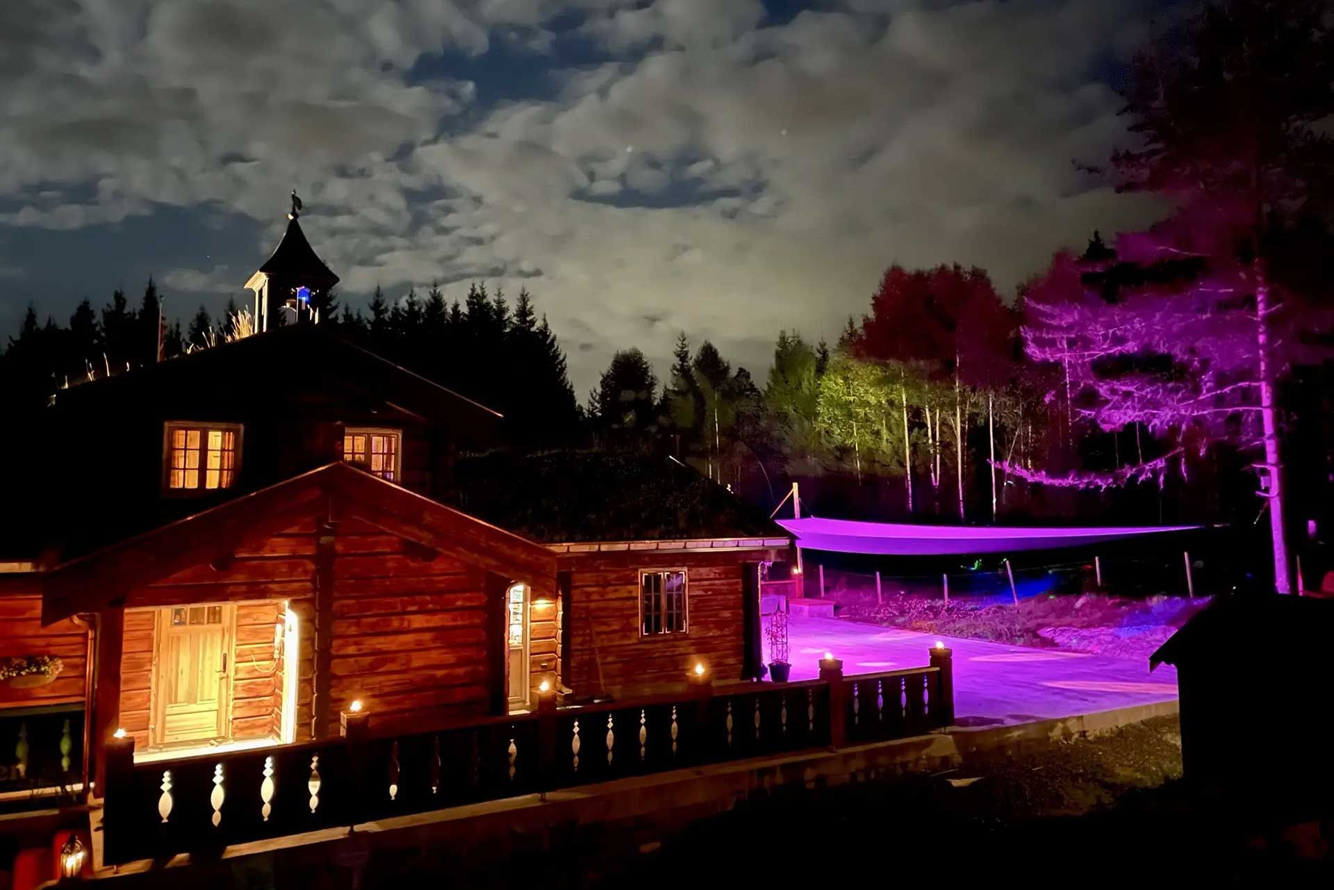 lys og lydpakke og andre aktiviteter på eidsvollhytta - en stor hytte til leie nær Gardermoen og Oslo